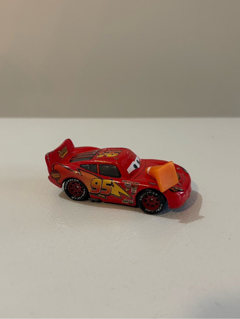 2/20$ 🐮 Disney Pixar Cars Lightning McQueen with Cone #95 R8668 2003